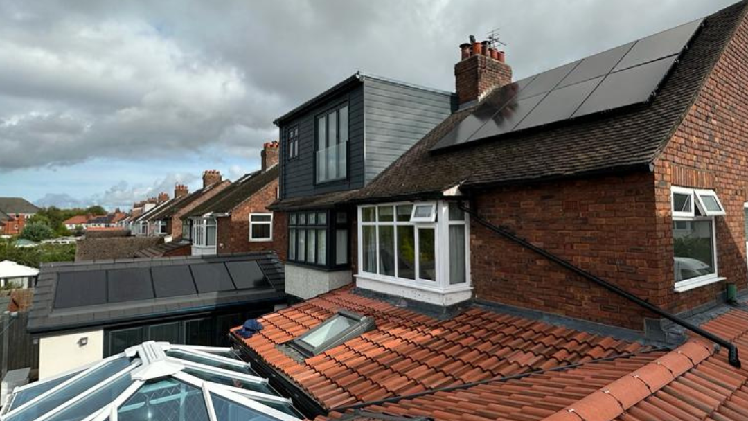 How Heat Pumps and Solar Panels can help the UK achieve Net Zero by 2050